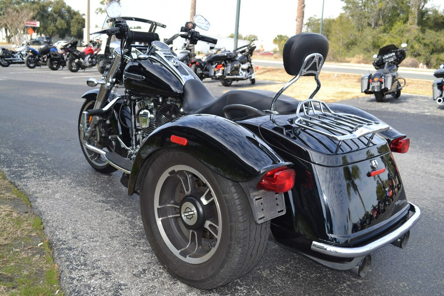2015 Harley-Davidson® Freewheeler™ Vivid Black - FLRT