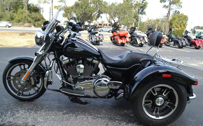 2015 Harley-Davidson® Freewheeler™ Vivid Black - FLRT