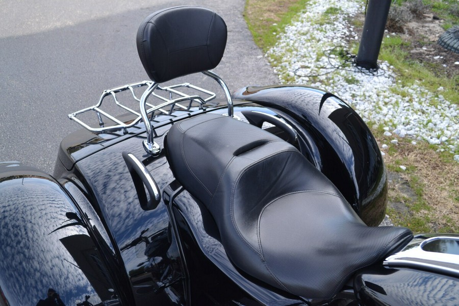 2015 Harley-Davidson® Freewheeler™ Vivid Black - FLRT