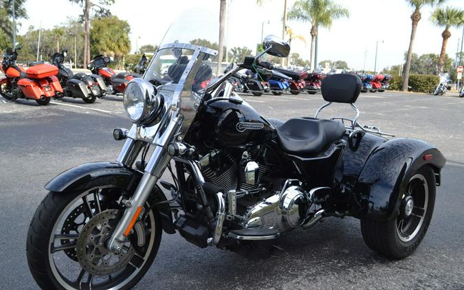 2015 Harley-Davidson® Freewheeler™ Vivid Black - FLRT