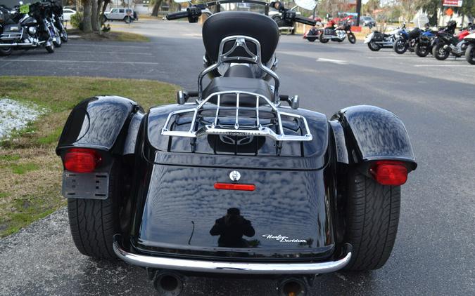 2015 Harley-Davidson® Freewheeler™ Vivid Black - FLRT
