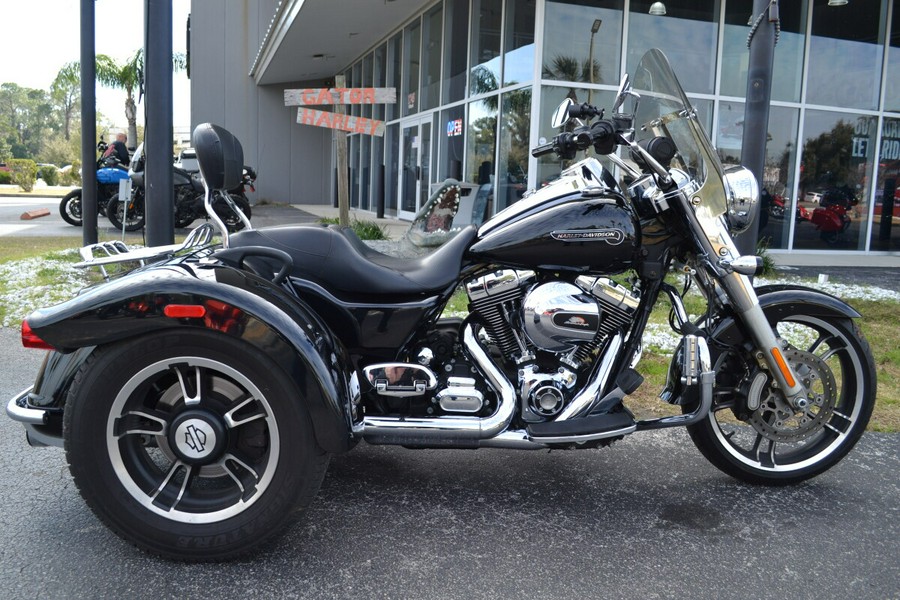 2015 Harley-Davidson® Freewheeler™ Vivid Black - FLRT
