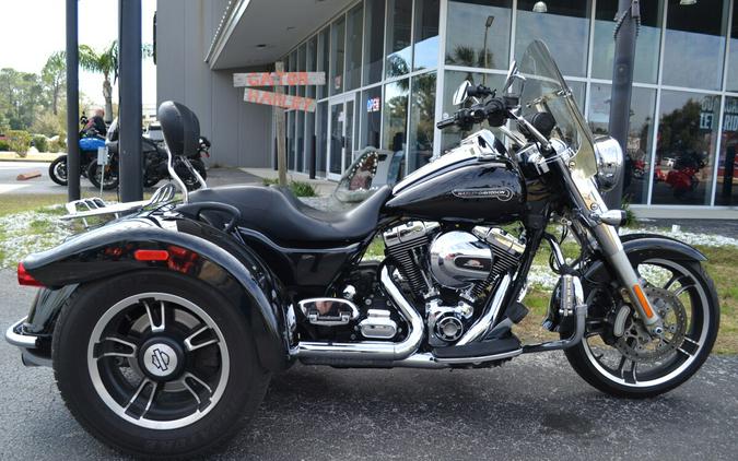 2015 Harley-Davidson® Freewheeler™ Vivid Black - FLRT