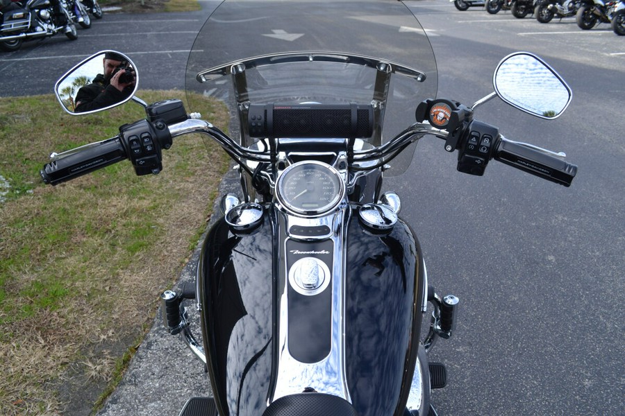 2015 Harley-Davidson® Freewheeler™ Vivid Black - FLRT