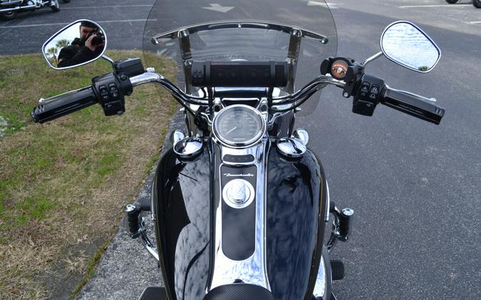 2015 Harley-Davidson® Freewheeler™ Vivid Black - FLRT