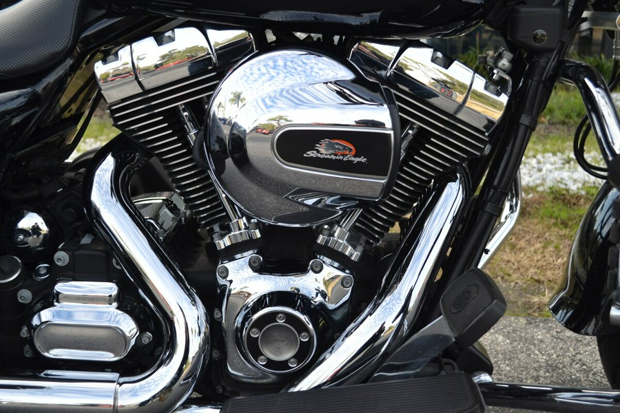 2015 Harley-Davidson® Freewheeler™ Vivid Black - FLRT