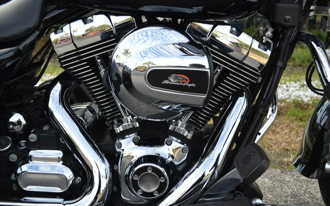 2015 Harley-Davidson® Freewheeler™ Vivid Black - FLRT