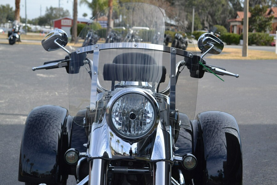 2015 Harley-Davidson® Freewheeler™ Vivid Black - FLRT