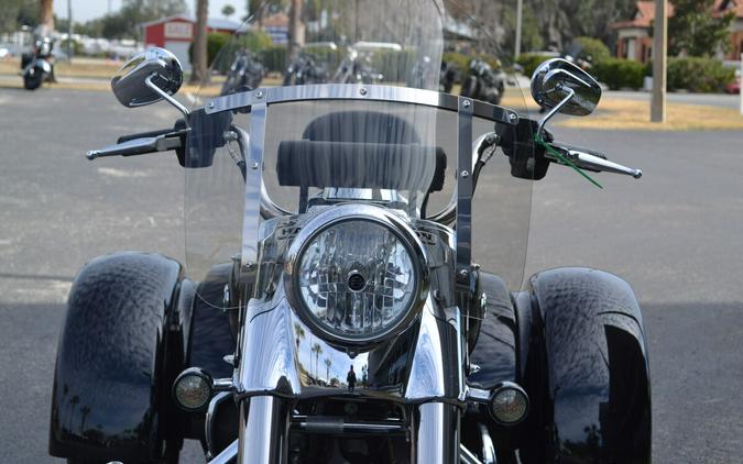 2015 Harley-Davidson® Freewheeler™ Vivid Black - FLRT