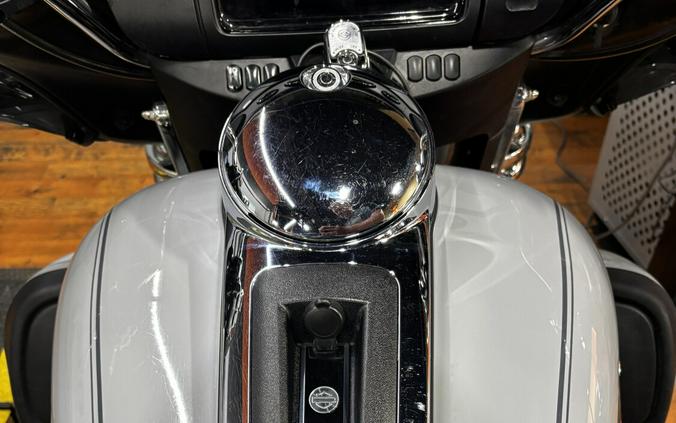 2024 Harley-Davidson® Tri Glide™ Ultra BILLIARD GRAY W/ PINSTRIPE