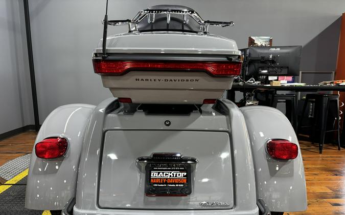 2024 Harley-Davidson® Tri Glide™ Ultra BILLIARD GRAY W/ PINSTRIPE
