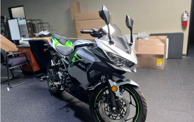 2024 Kawasaki Ninja® e-1 ABS