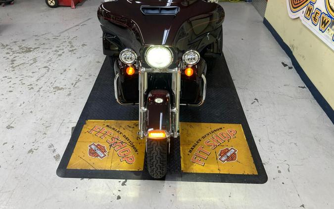 2014 Tri Glide Ultra Classic Blackened Cayenne