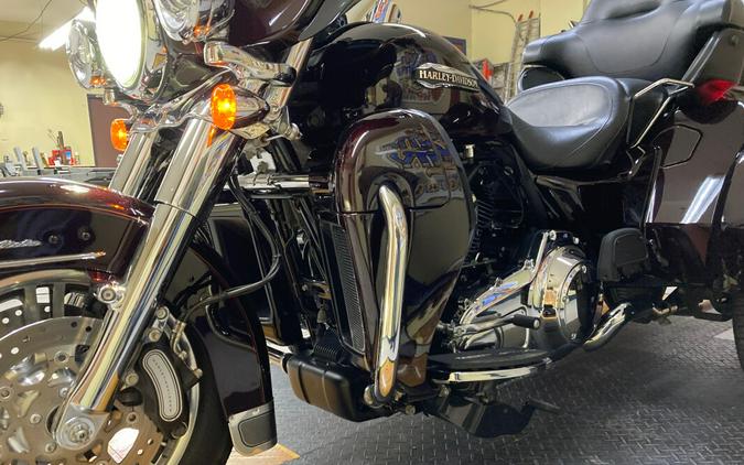 2014 Tri Glide Ultra Classic Blackened Cayenne