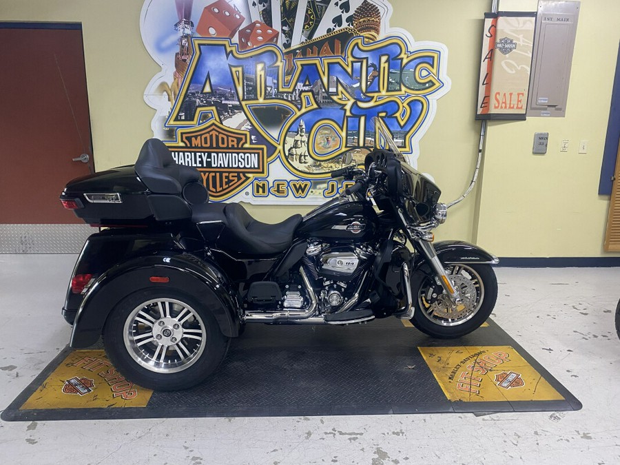 2024 Harley-Davidson Tri Glide Ultra Vivid Black