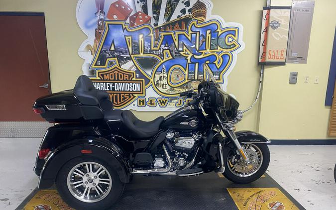 2024 Harley-Davidson Tri Glide Ultra Vivid Black