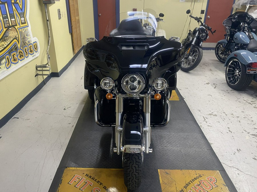 2024 Harley-Davidson Tri Glide Ultra Vivid Black