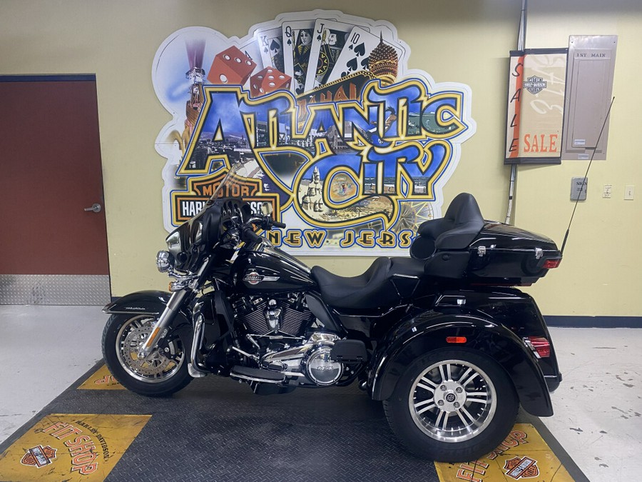 2024 Harley-Davidson Tri Glide Ultra Vivid Black