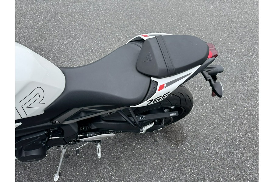 2024 STREET TRIPLE 765 R - Triumph
