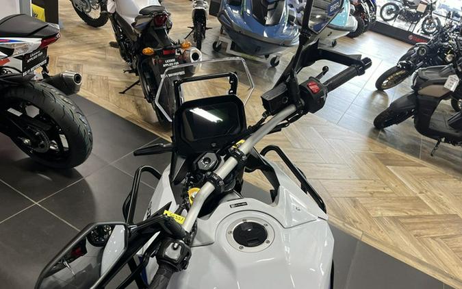 2025 Suzuki V-Strom 800DE Adventure