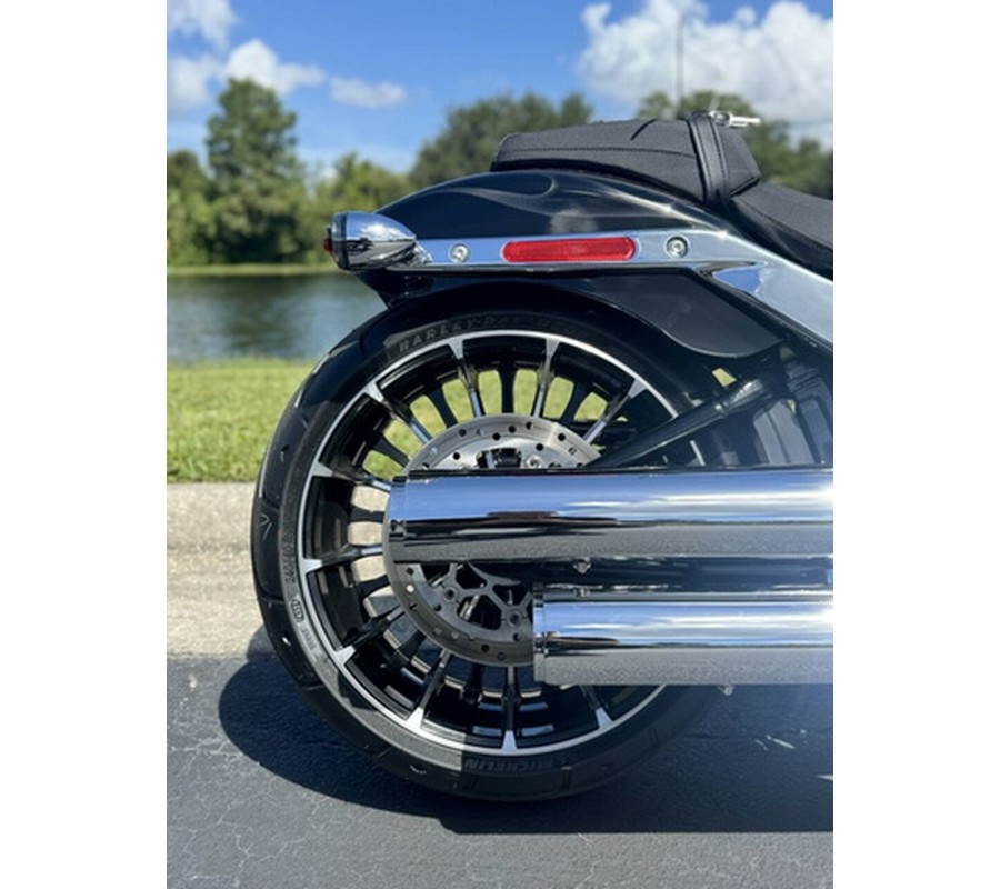 2025 Harley-Davidson Softail FXBR - Breakout