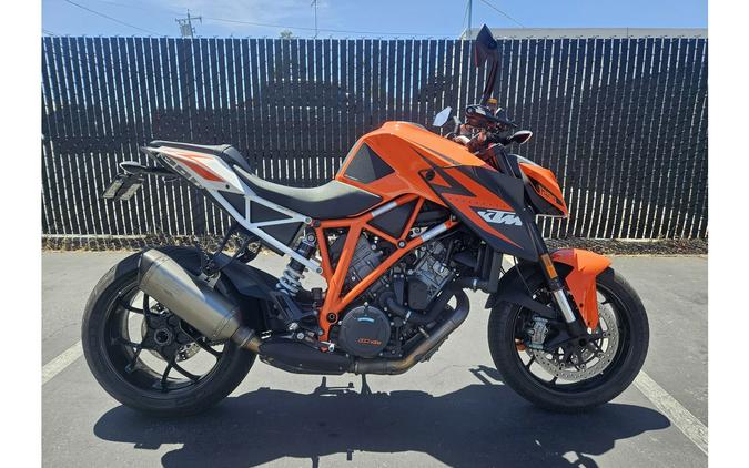 2015 KTM 1290 SUPER DUKE R