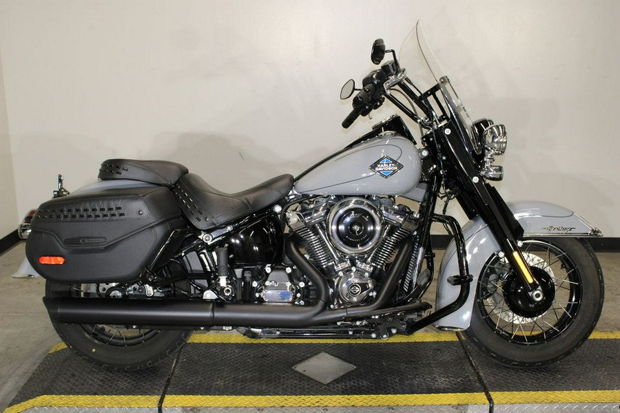 2025 Harley-Davidson® FLHC - Heritage Classic