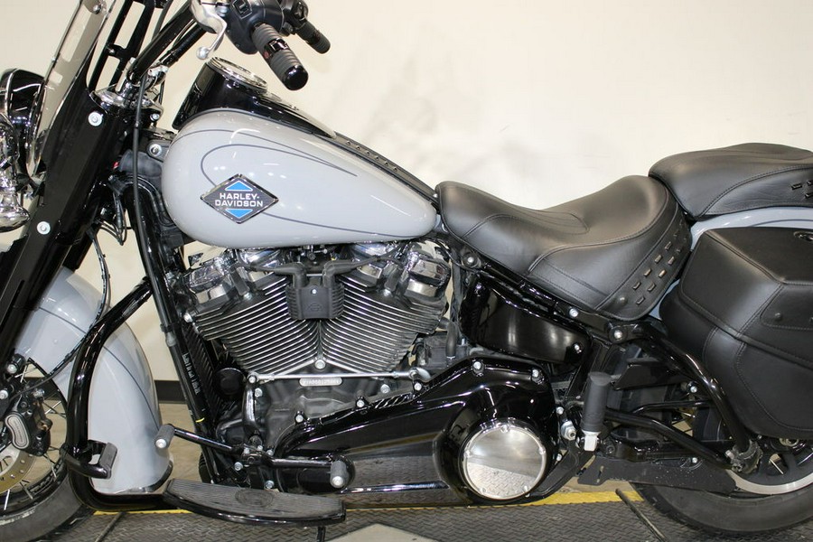2025 Harley-Davidson® FLHC - Heritage Classic