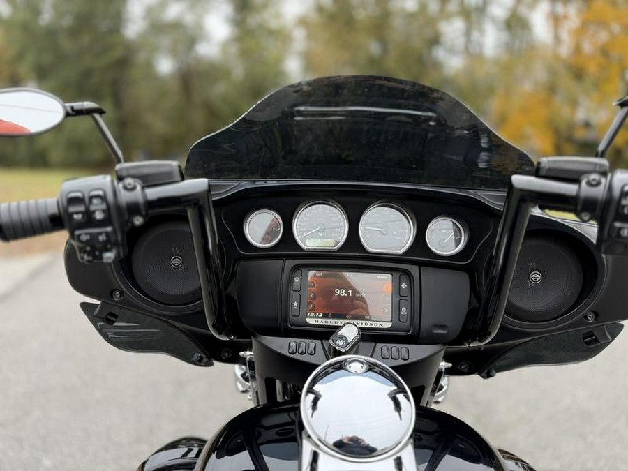 2015 Harley-Davidson® FLHTCU - Electra Glide® Ultra Classic®