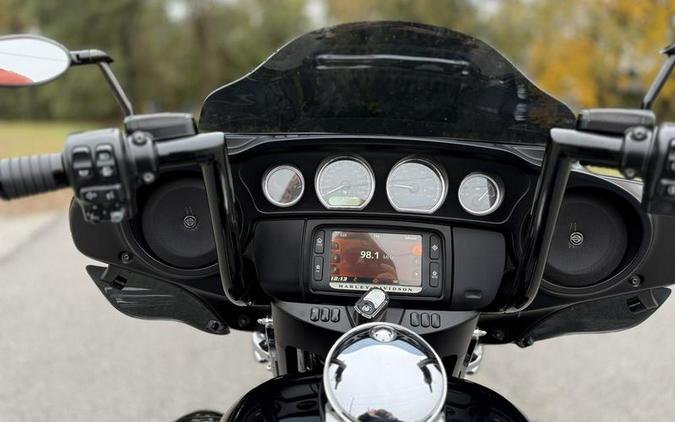 2015 Harley-Davidson® FLHTCU - Electra Glide® Ultra Classic®