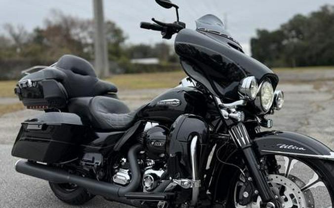 2015 Harley-Davidson® FLHTCU - Electra Glide® Ultra Classic®