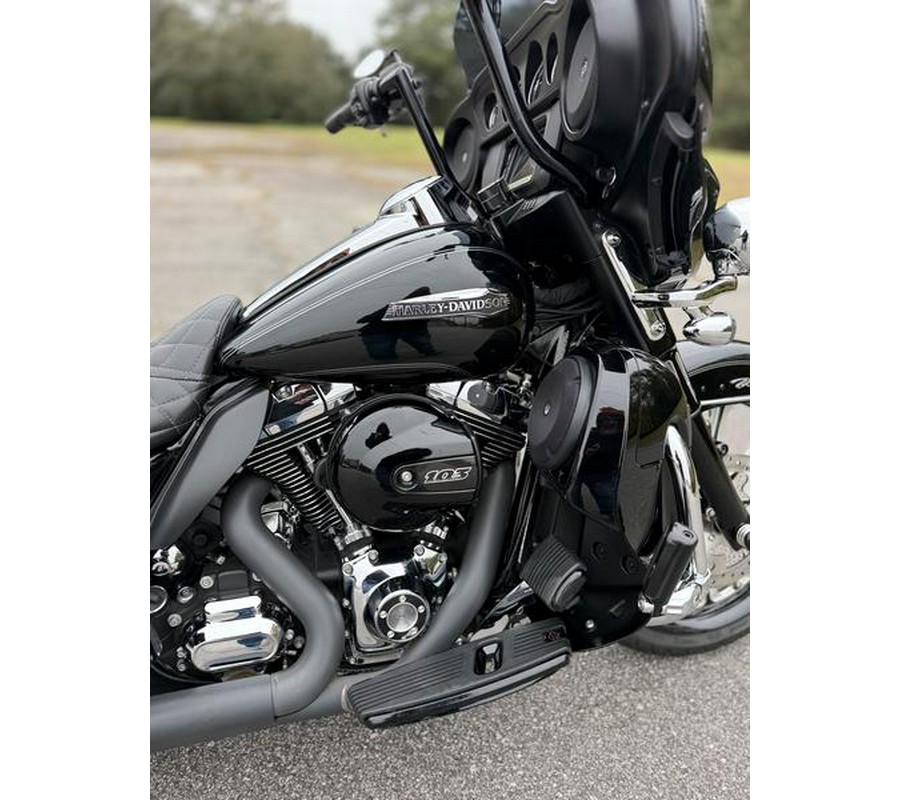 2015 Harley-Davidson® FLHTCU - Electra Glide® Ultra Classic®