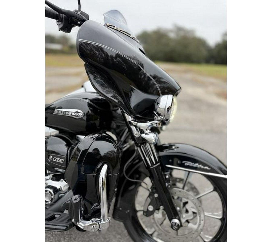 2015 Harley-Davidson® FLHTCU - Electra Glide® Ultra Classic®