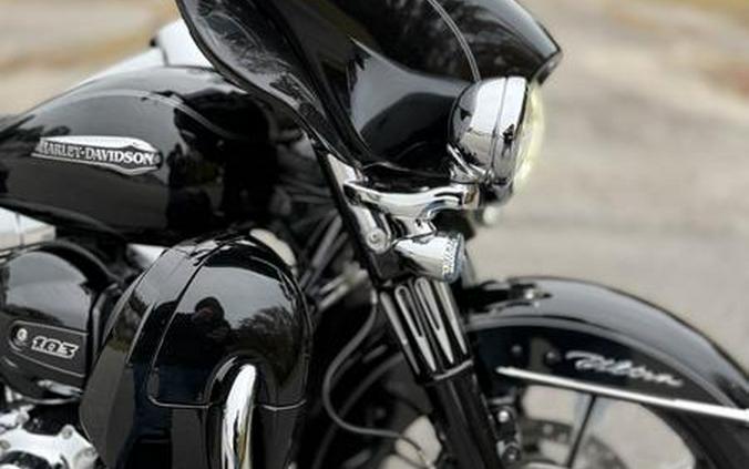 2015 Harley-Davidson® FLHTCU - Electra Glide® Ultra Classic®