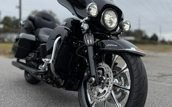 2015 Harley-Davidson® FLHTCU - Electra Glide® Ultra Classic®