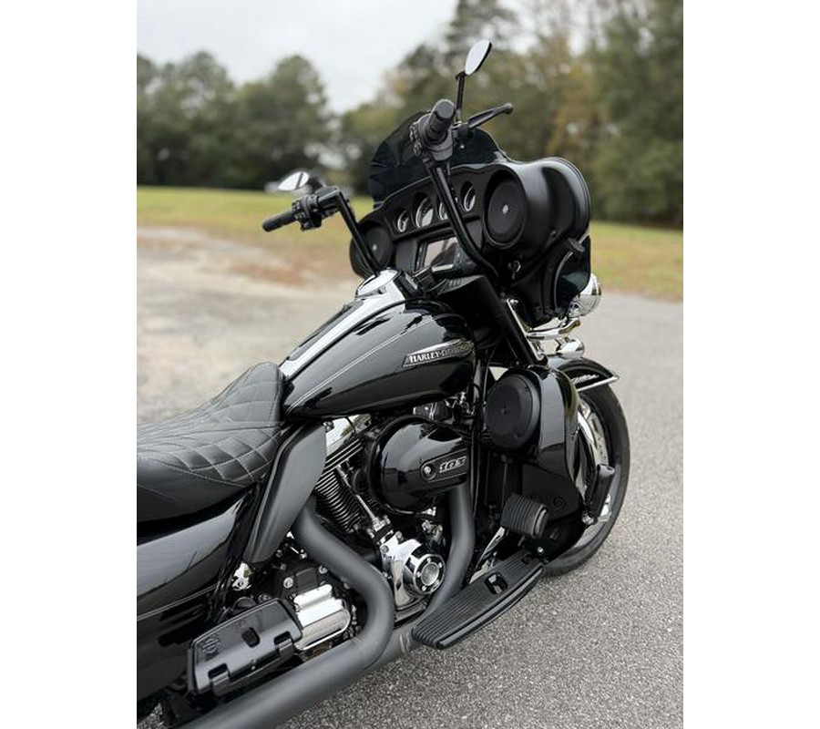 2015 Harley-Davidson® FLHTCU - Electra Glide® Ultra Classic®