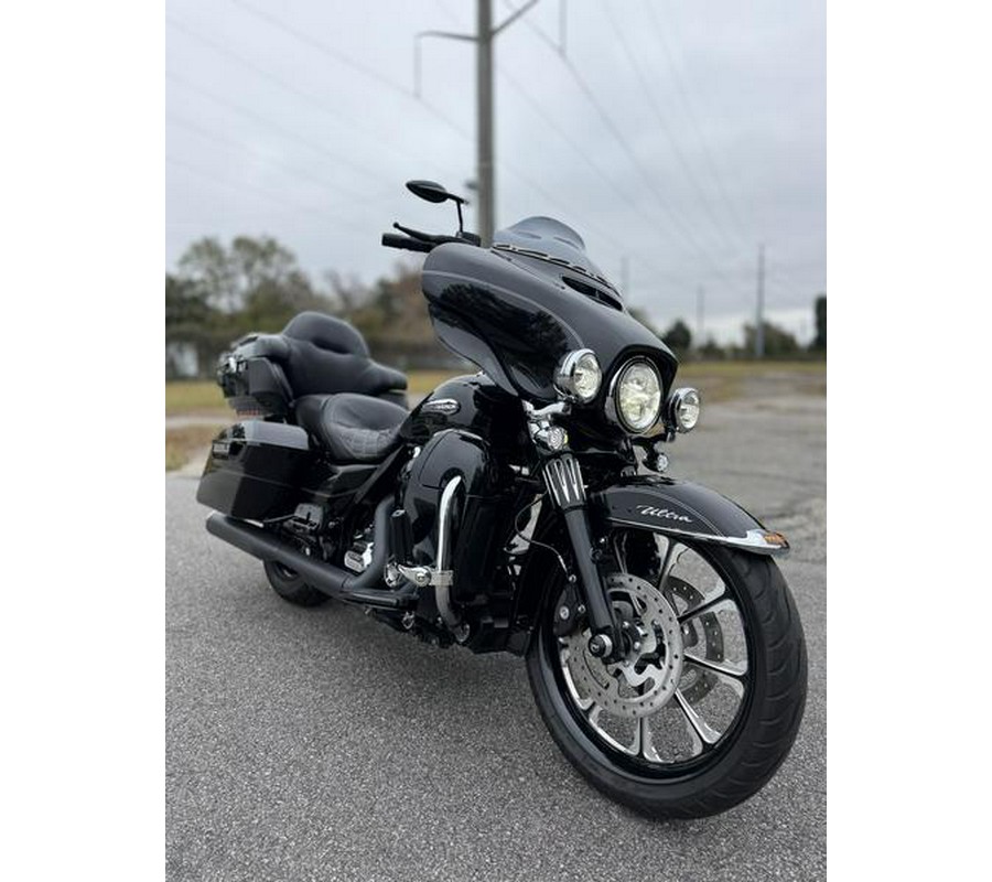 2015 Harley-Davidson® FLHTCU - Electra Glide® Ultra Classic®