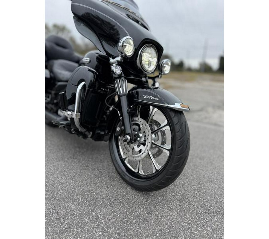 2015 Harley-Davidson® FLHTCU - Electra Glide® Ultra Classic®