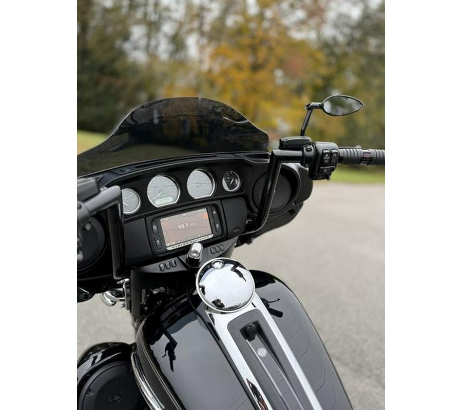 2015 Harley-Davidson® FLHTCU - Electra Glide® Ultra Classic®