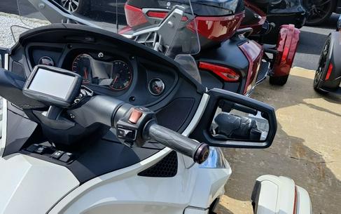 2015 Can-Am® Spyder® RT Limited 6 Speed semi-Automatic (SE6)