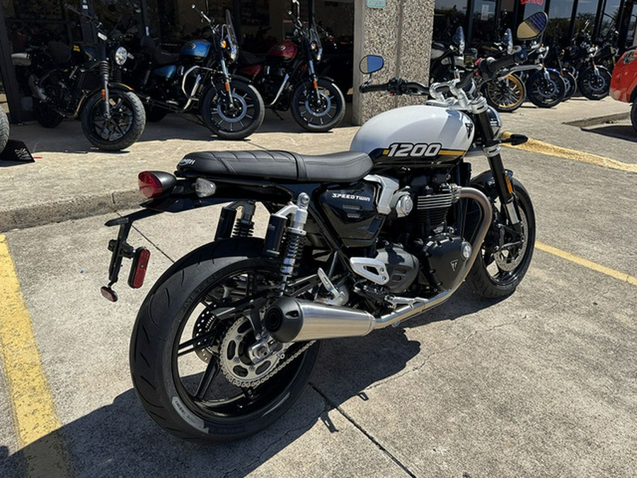 2026 Triumph Speed Twin 1200 Crystal WhiteSapphire Black