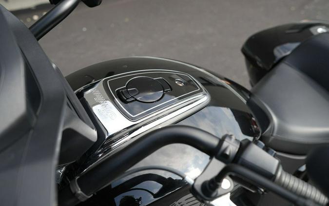 2021 Indian Motorcycle Challenger Thunder Black