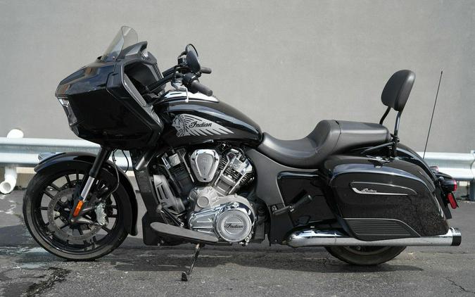 2021 Indian Motorcycle Challenger Thunder Black