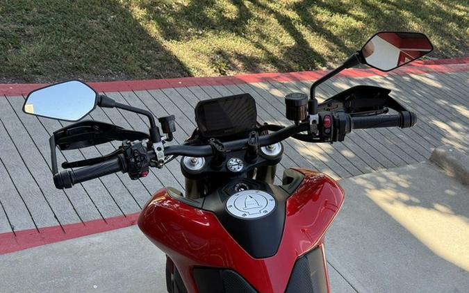 2026 Ducati Hypermotard V2 - DEMO