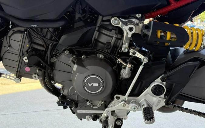 2026 Ducati Hypermotard V2 - DEMO