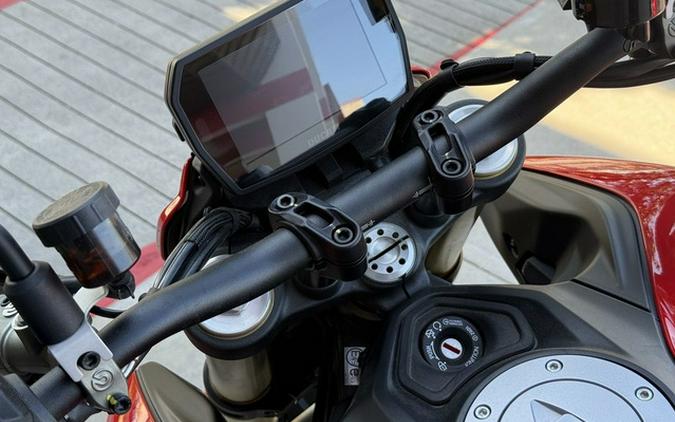 2026 Ducati Hypermotard V2 - DEMO