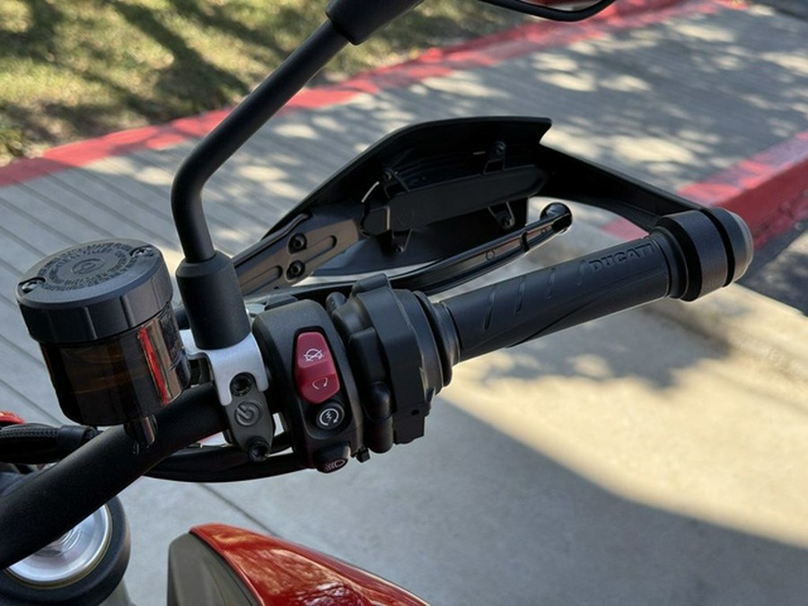 2026 Ducati Hypermotard V2 - DEMO