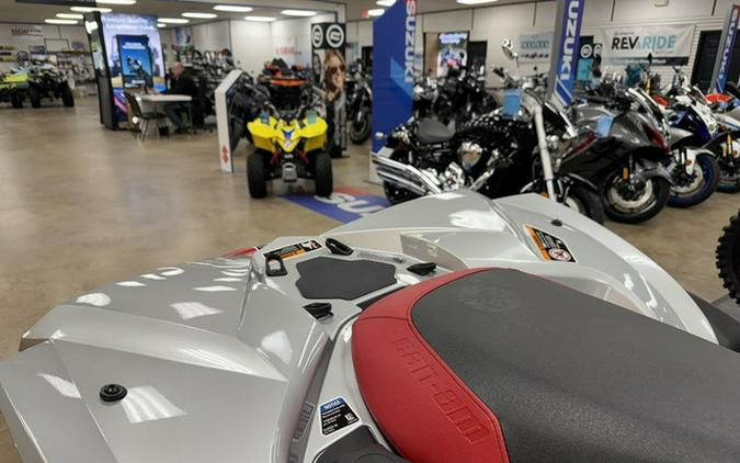 2026 Can-Am Renegade X Mr 1000 R Hyper Silver & Legion Red