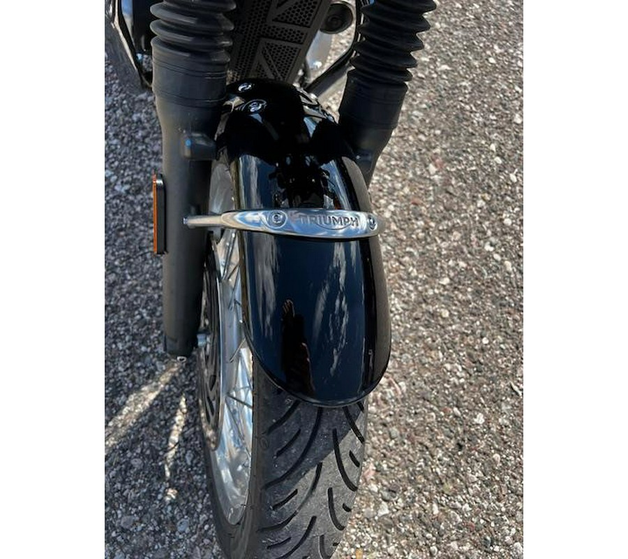 2023 Triumph Bonneville T120 (Two-Tone)