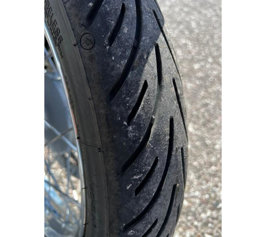 2023 Triumph Bonneville T120 (Two-Tone)